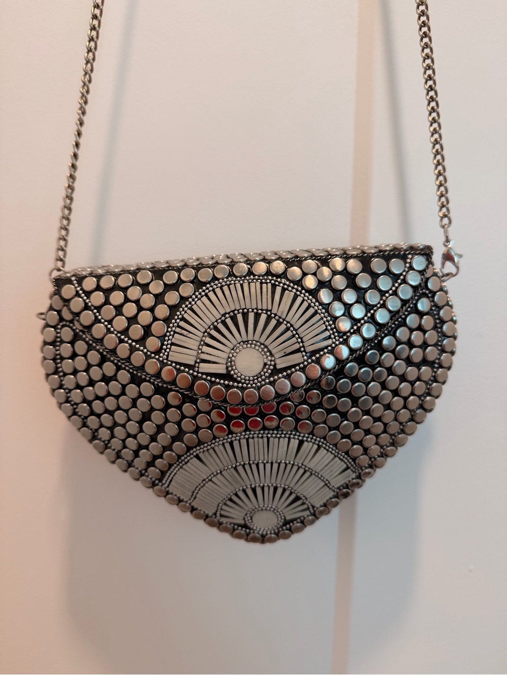 Antik Kraft Silver Studded Metal Fan Motif Chain Clutch